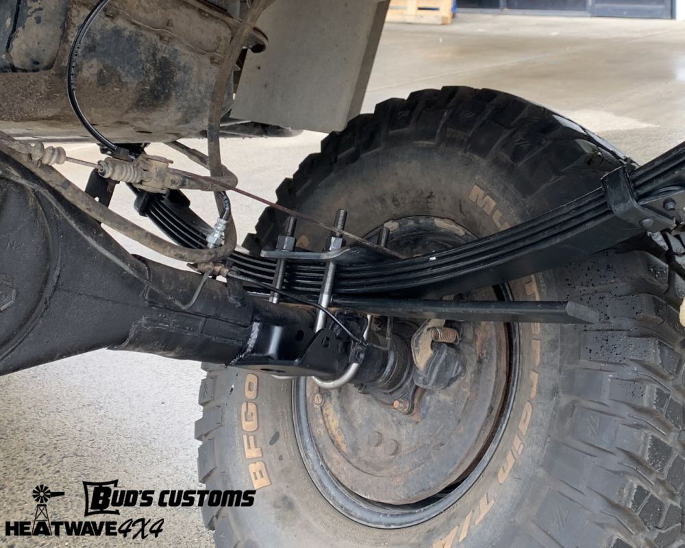 AX_000061_Buds_Customs_Hilux_Rear_Ubolt_Kit_02