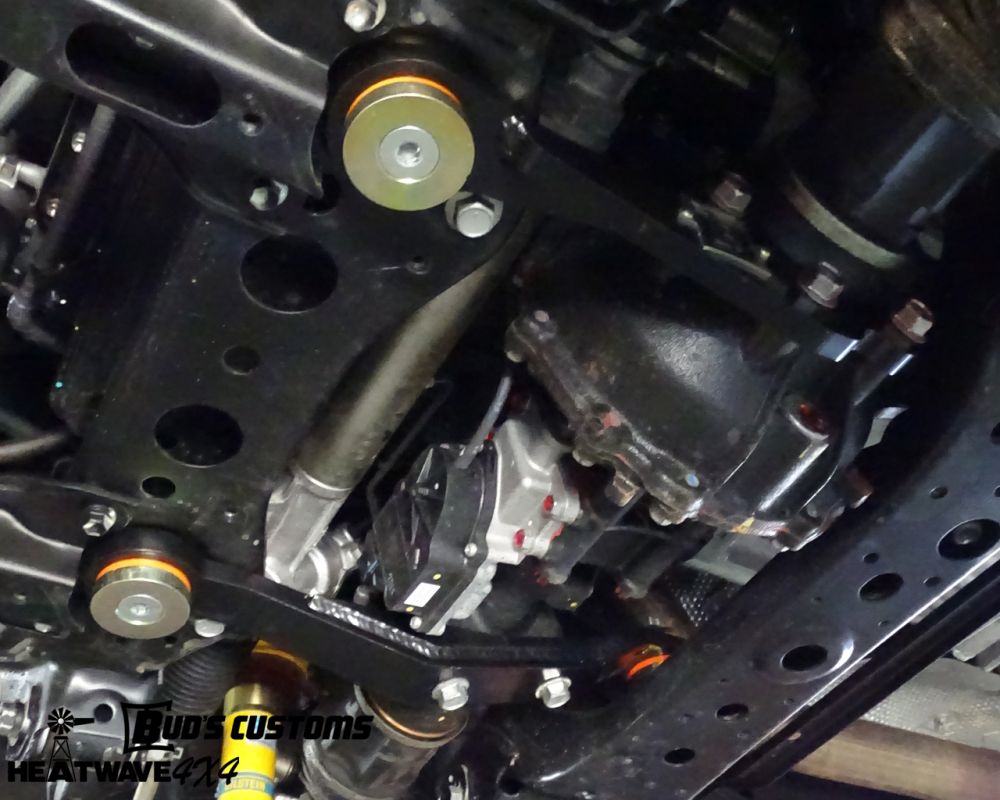 Buds_Customs_Hilux_Diff_Drop_04