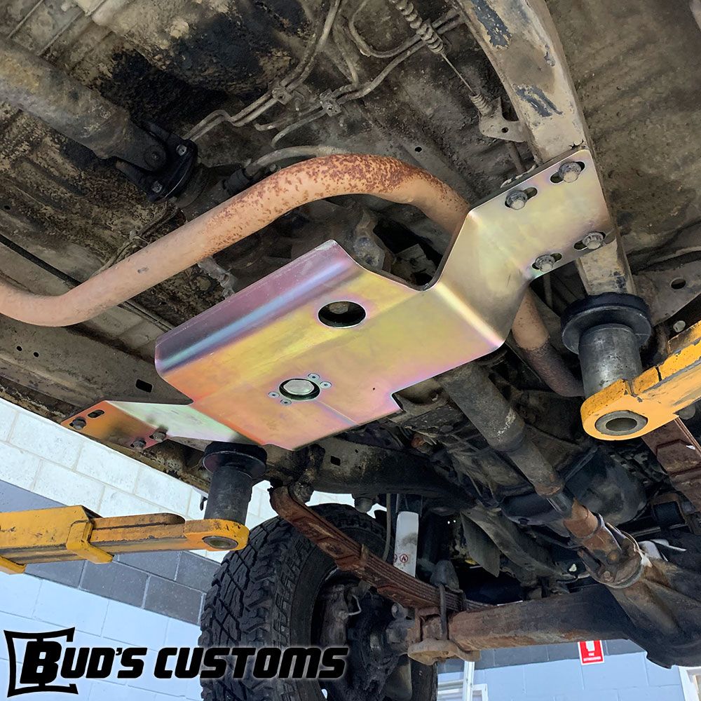 HILUX-SINGLE-CASE-CROSS-MEMBER-SUIT-84-97-KIT2