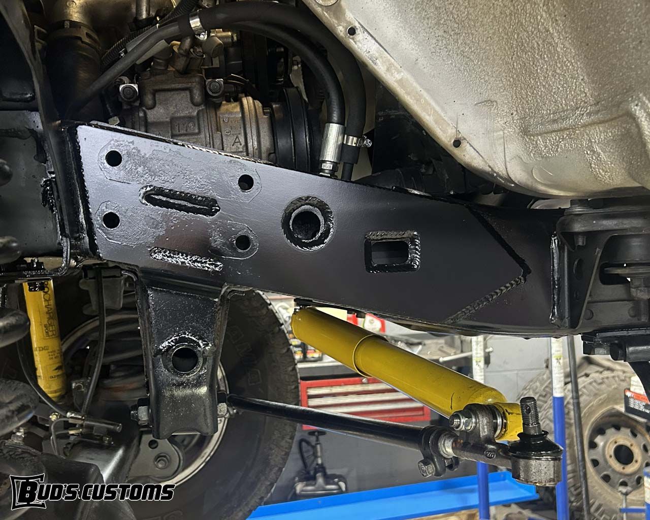 AS_000165_Buds_Customs_80_Series_Steering_Box_Panhard_Brace_Late_105_Style_02