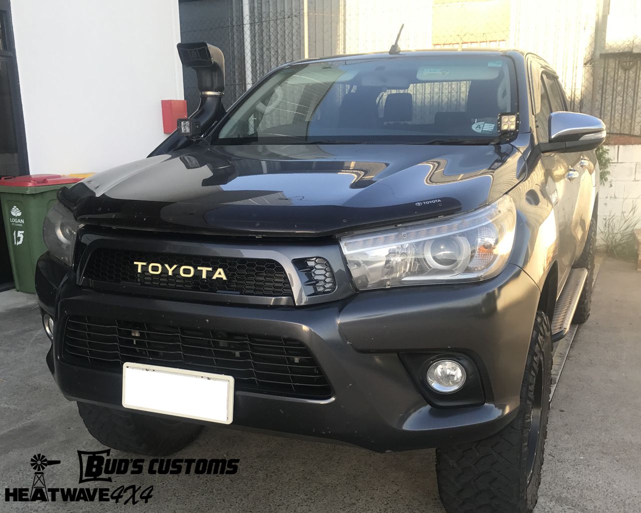 HILUX_N70_N80_DITCH_COWL_LIGHT_BRACKETS_01