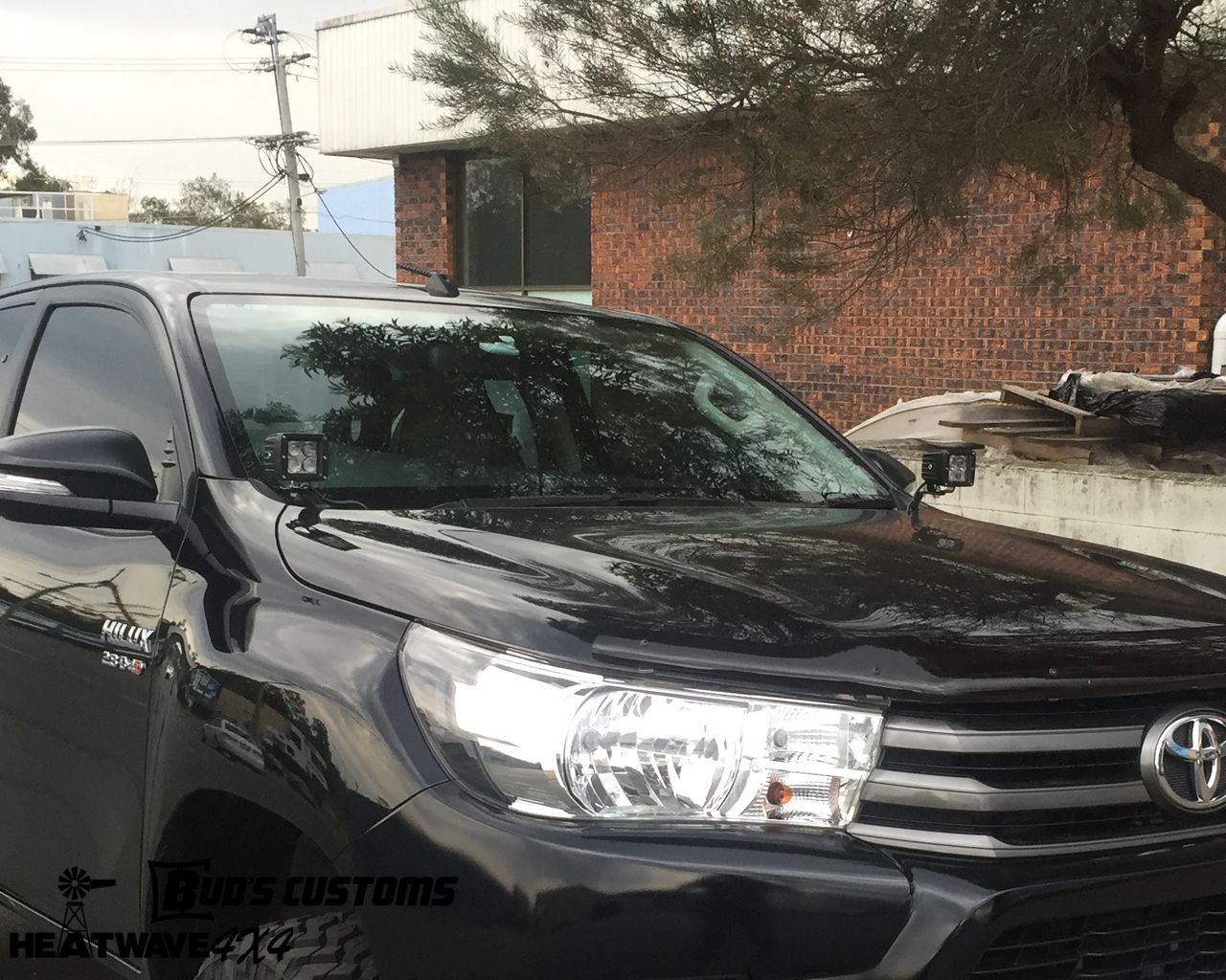 HILUX_N70_N80_DITCH_COWL_LIGHT_BRACKETS_02