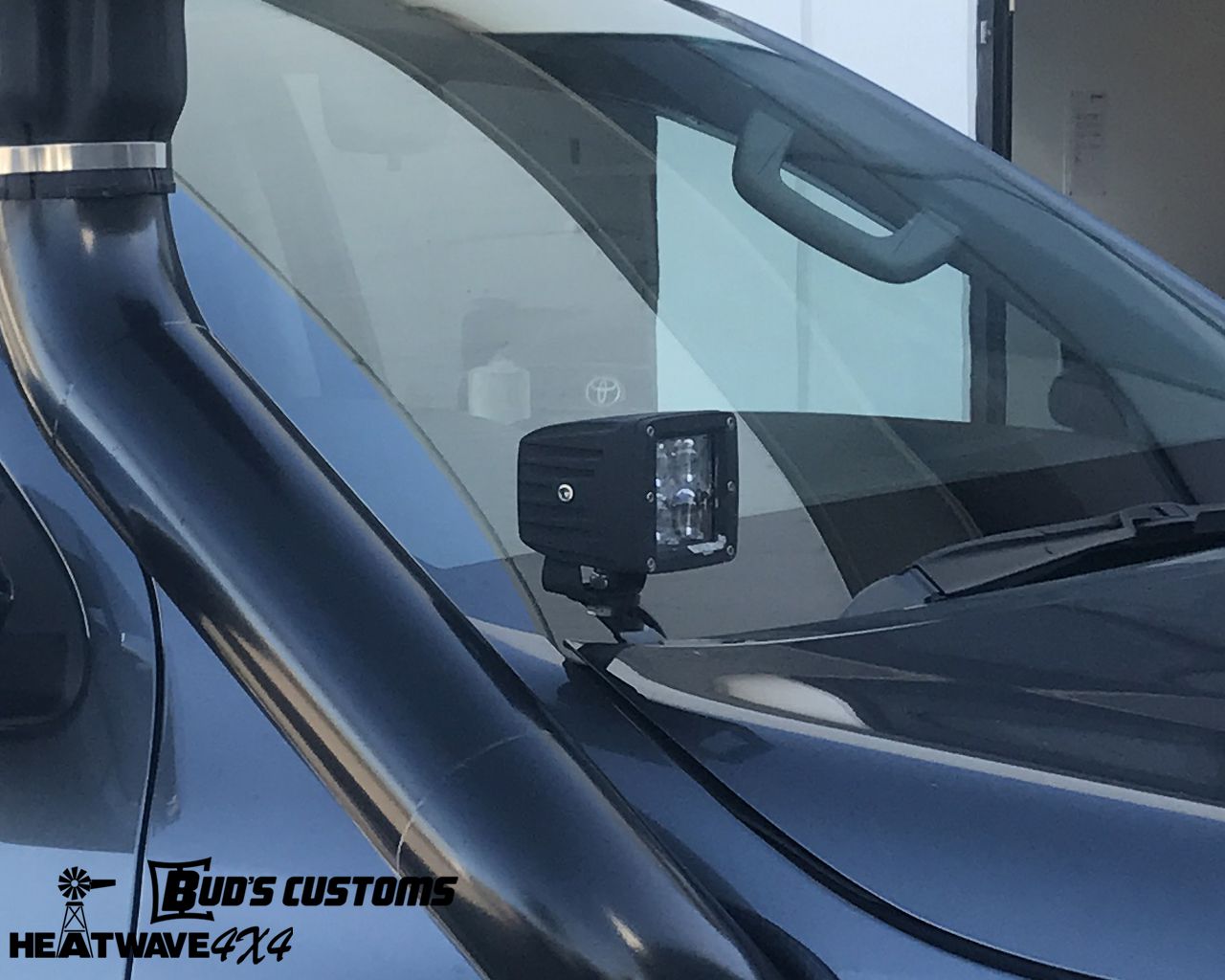 HILUX_N70_N80_DITCH_COWL_LIGHT_BRACKETS_03