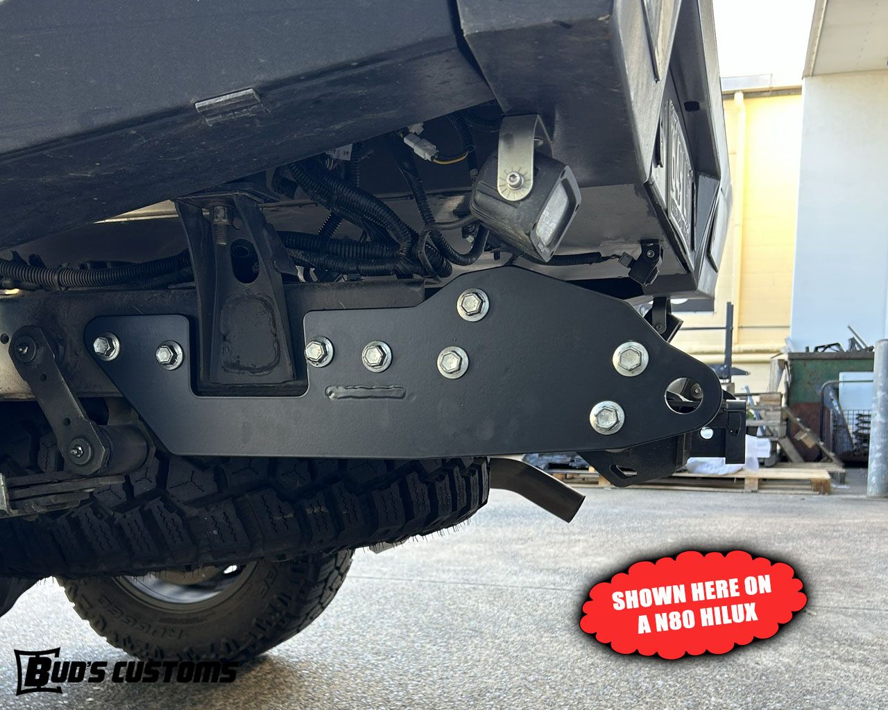 SB_000110_HILUX_N80_N90_TOWBAR_RAISED_BRACKETS_04
