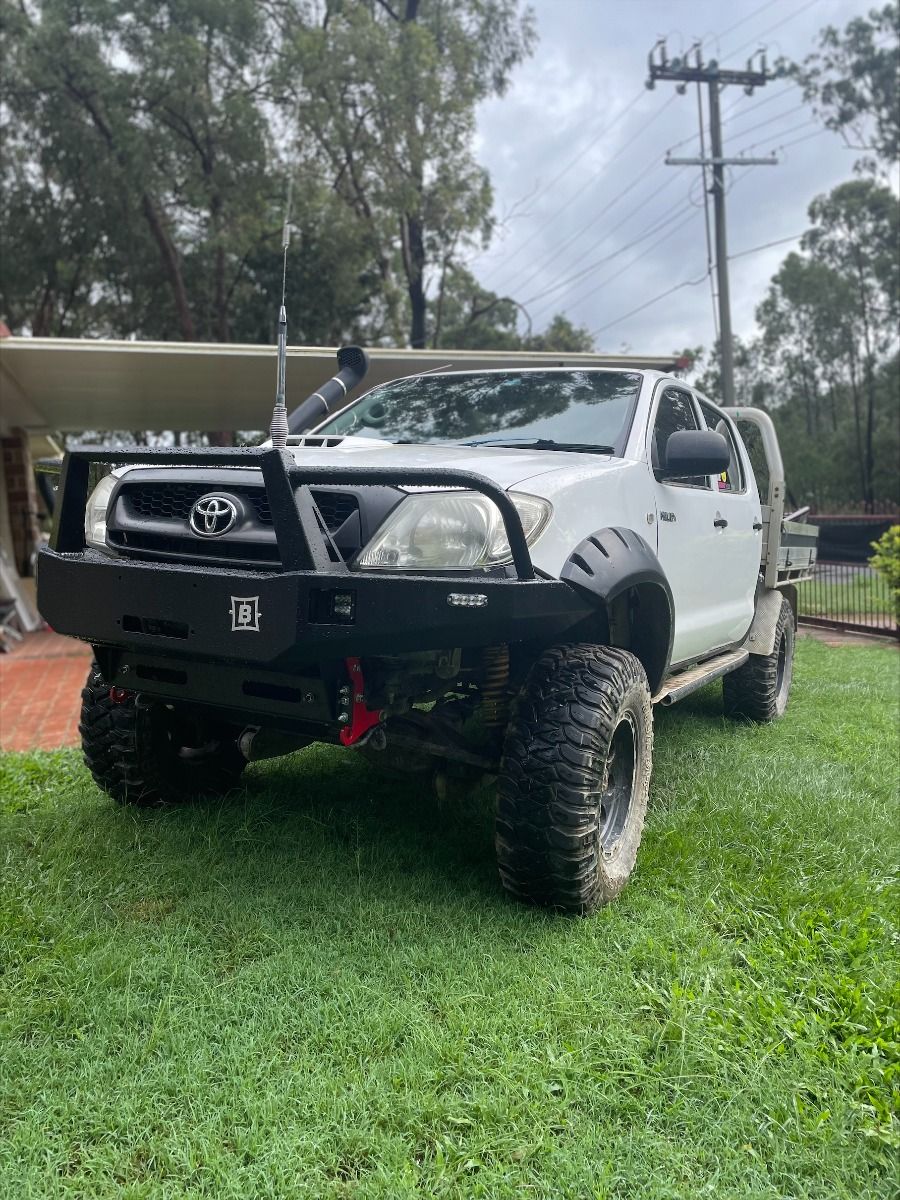 HILUX-05-11-FRONT-BAR-GAMBLER-TRIPLE-HOOP-2-BODY-LIFT